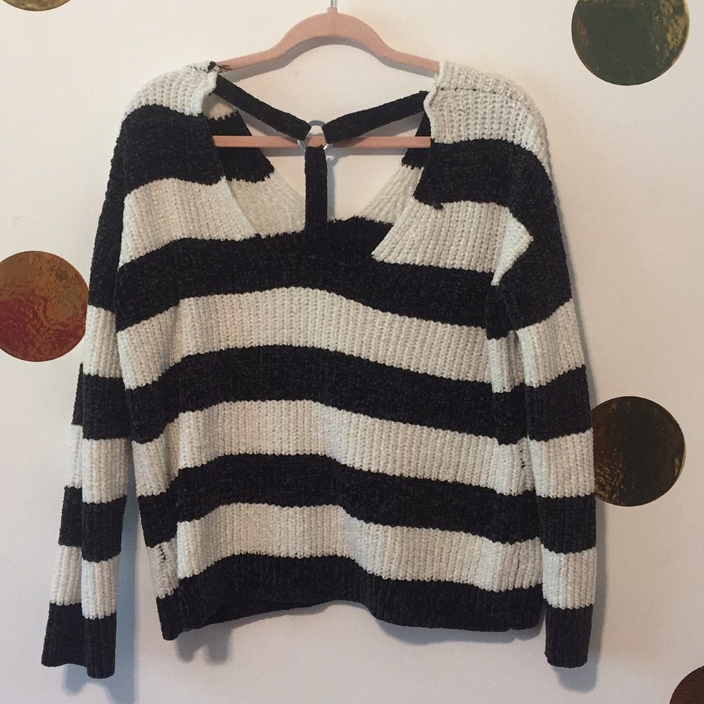 Brand New Black & White Knit Sweater - Picture 2 of 5